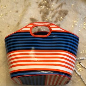 Super cute insulated cooler.